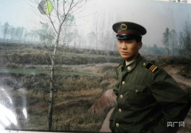 当兵时的杨俊魁（央广网发 受访者供图）