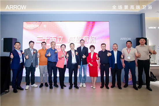 1715846445952012534.jpg 三十周年合影.jpg