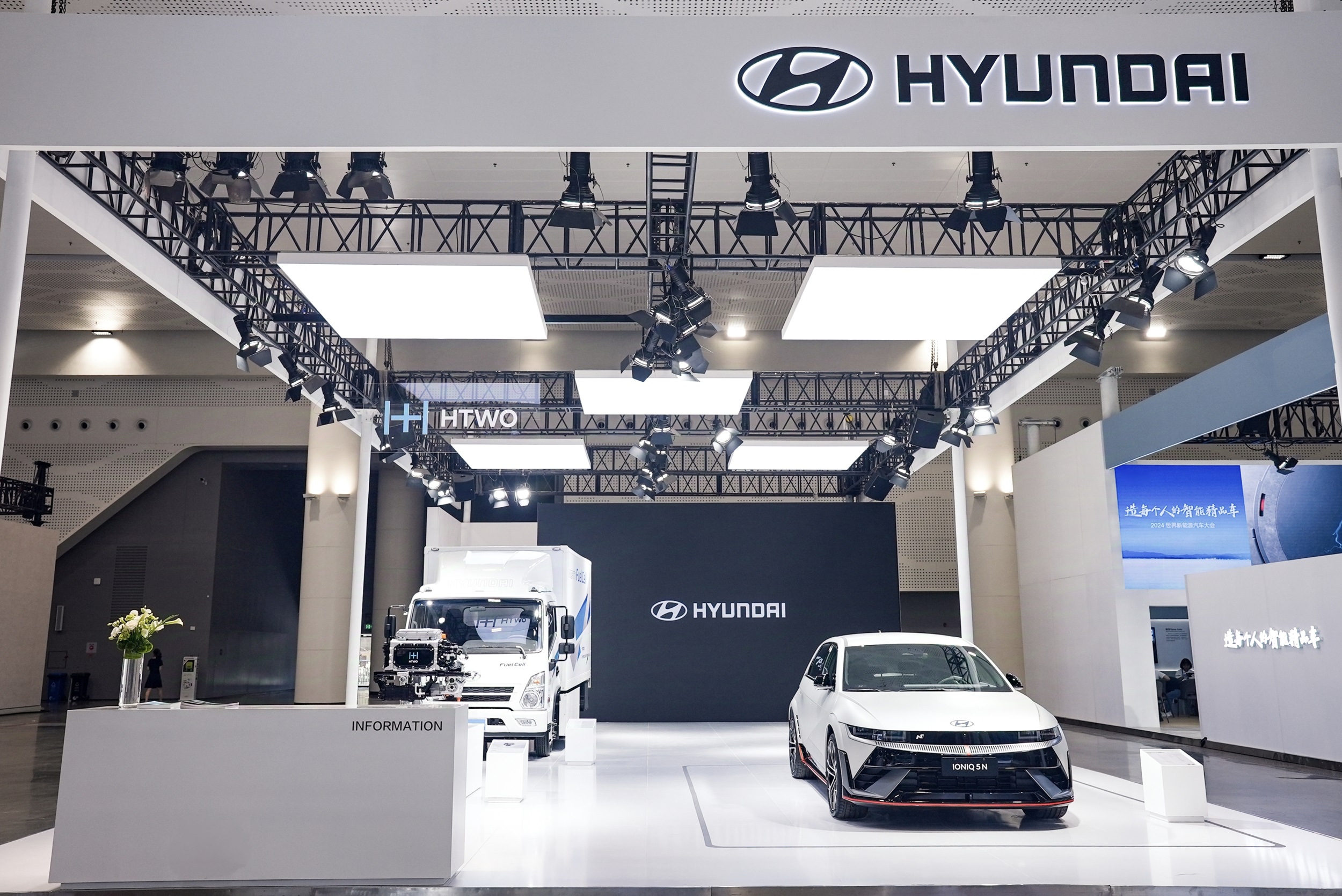 1727426727874092543.jpg 1727426727874092543.jpg