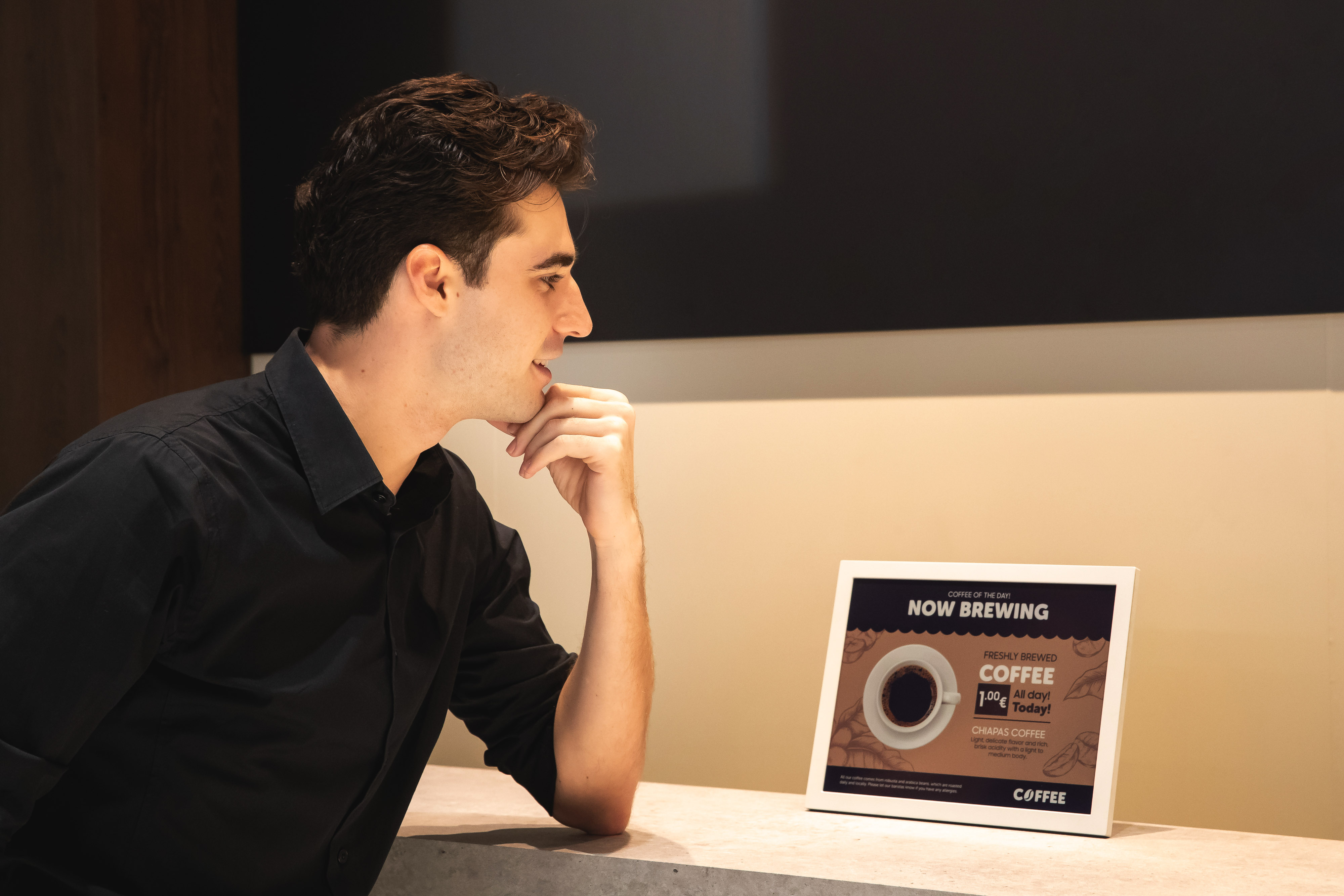 三星推出全球首款采用生物树脂制成的13英寸彩色电子纸E-Paper